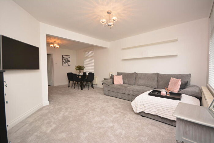 2 Bedroom Bungalow To Rent In Skinners Lane, CM2