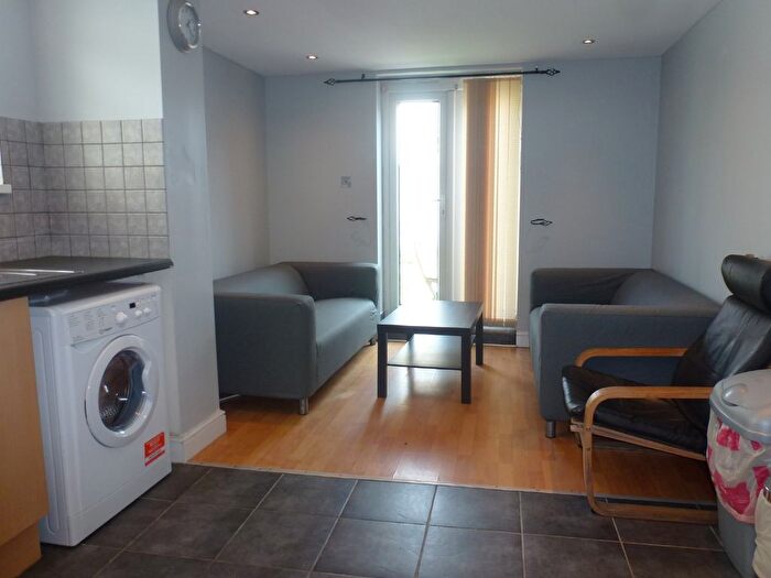 2 Bedroom Flat To Rent In Daniel Street, Cathays, Cardiff, CF24