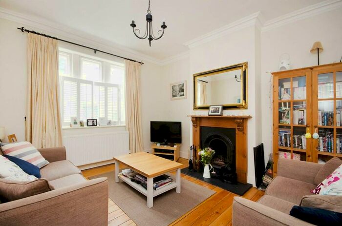 2 Bedroom Apartment To Rent In Watts Street, Wapping, E1W