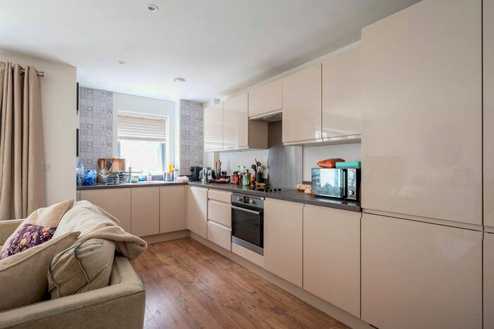 1 Bedroom Flat To Rent In Osiers Road, Wandsworth, London, SW18