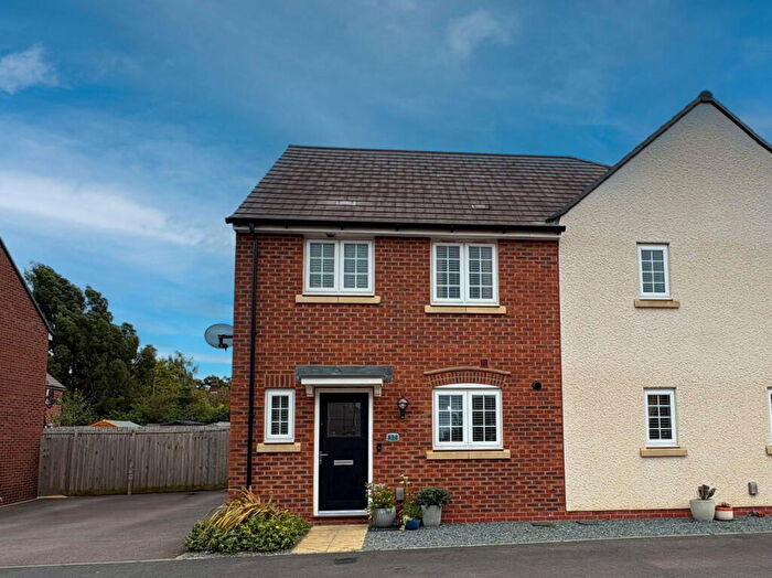3 Bedroom Semi-Detached House For Sale In Arnold Drive, Rugby, Warwickshire, CV23