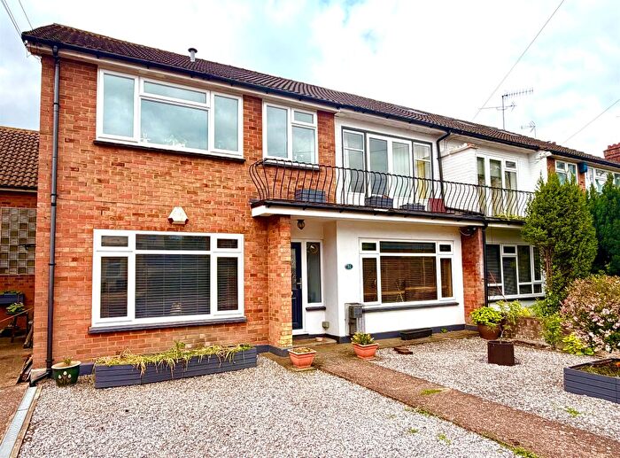 2 Bedroom Maisonette For Sale In Park Road, Watford, WD17