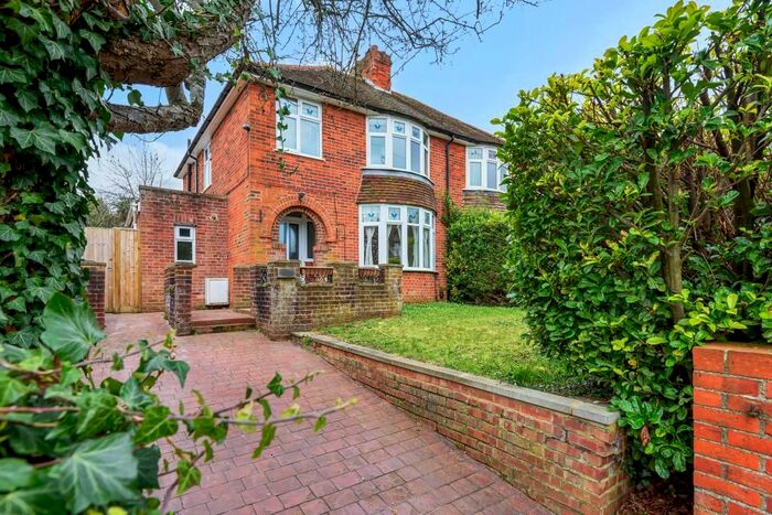 3 Bedroom Semi-Detached House To Rent In Kentwood Hill, Tilehurst, RG31