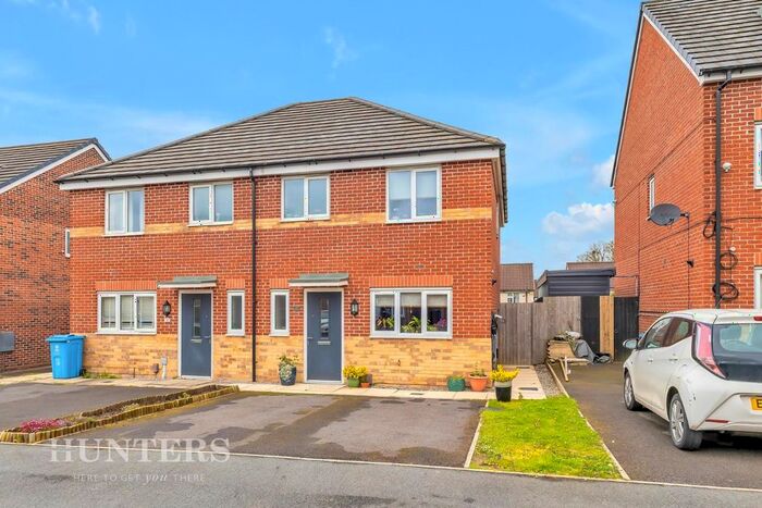 3 Bedroom Semi-Detached House To Rent In Rowan Tree Road, Oldham, OL8
