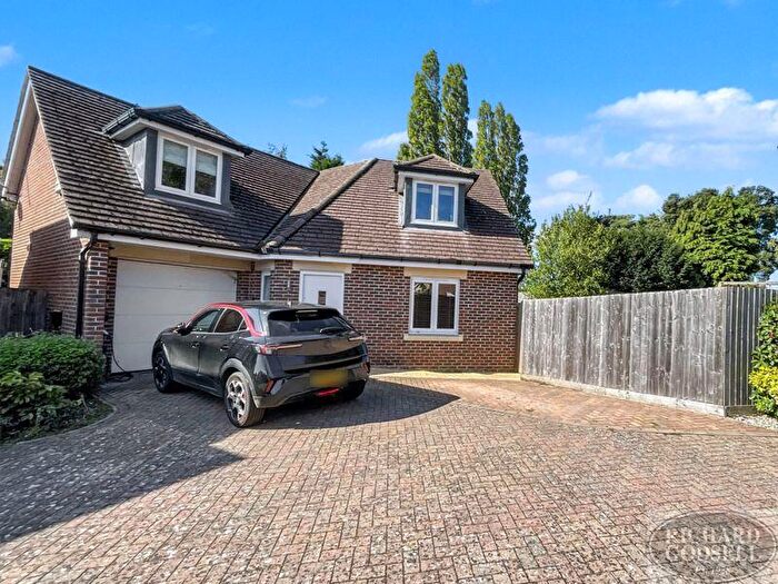 4 Bedroom Detached House For Sale In Christchurch, BH23