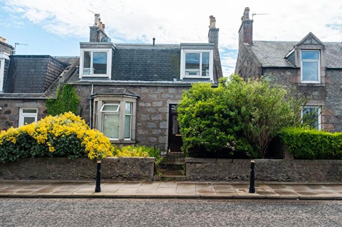 2 Bedroom Flat To Rent In Broomhill Road, Aberdeen, AB10