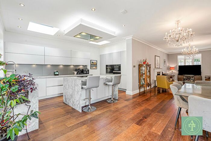 4 Bedroom Detached House For Sale In Bourne Avenue, Southgate, London, N14