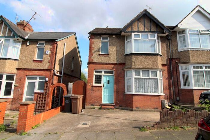 3 Bedroom Semi-Detached House To Rent In Alton Road, Luton, LU1