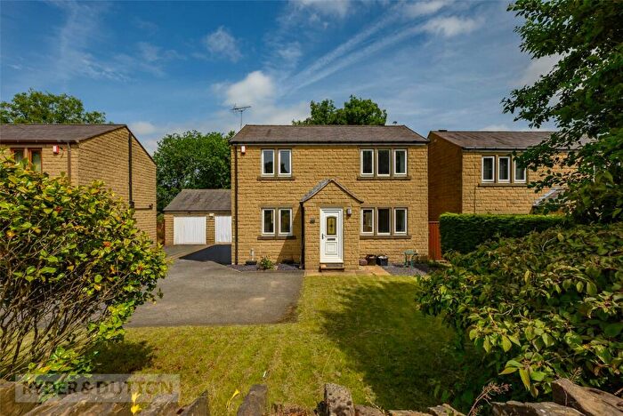 3 Bedroom Detached House For Sale In Lower Edge Road, Rastrick, Brighouse, West Yorkshire, HD6