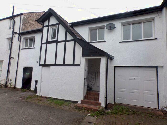 2 Bedroom Maisonette To Rent In St. Peters Square, Ruthin, LL15