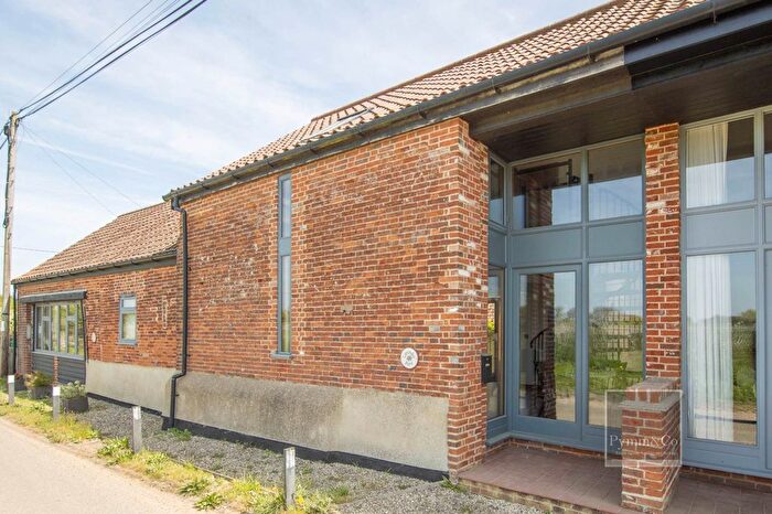 2 Bedroom Barn Conversion For Sale In Grub Street, Happisburgh, NR12