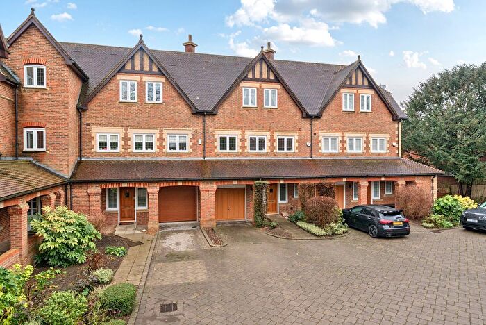 4 Bedroom Terraced House For Sale In Chaucer Avenue, Weybridge, KT13