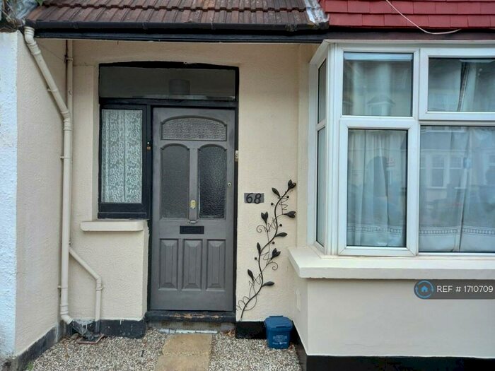 1 Bedroom Flat To Rent In Westminster Drive, Westcliff-On-Sea, SS0