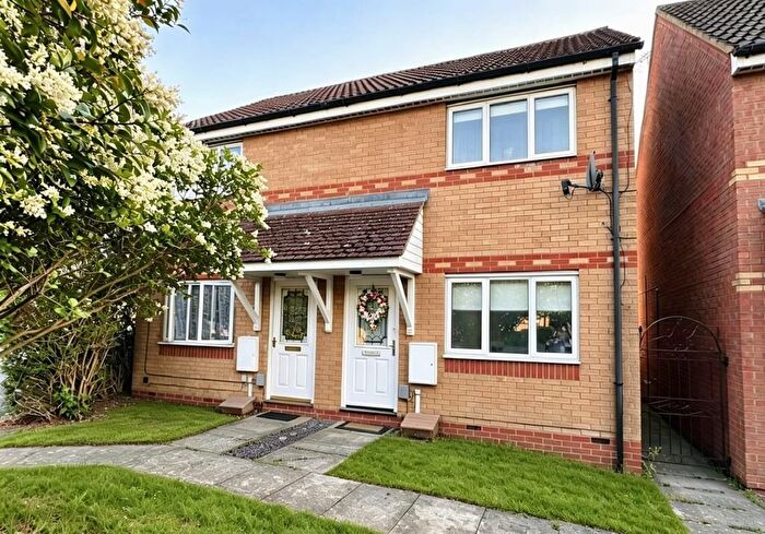 2 Bedroom Semi-Detached House For Sale In Addington Way, Luton, LU4