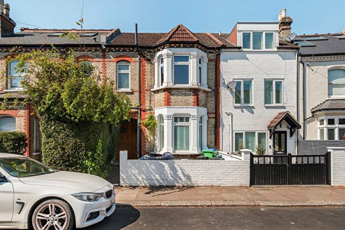 2 Bedroom Flat To Rent In Haliburton Road, St Margarets, TW1