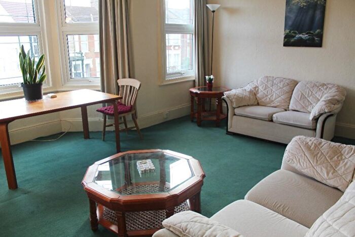 1 Bedroom Flat For Sale In Squires Lane, London, N3