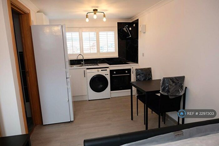 Studio To Rent In Coles Green Road, London, NW2