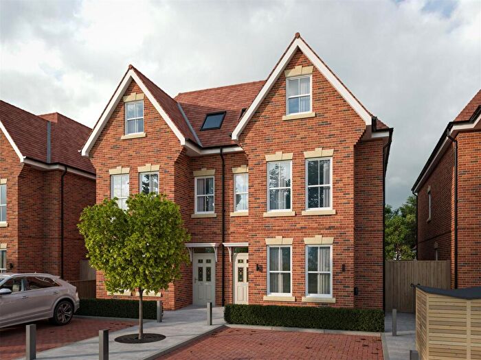 4 Bedroom Semi Detached House For Sale In Sandford Road, Bromley, BR2