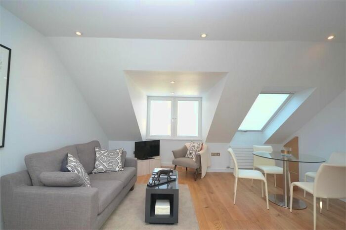 1 Bedroom Flat To Rent In Old Lodge Place, St Margarets, TW1