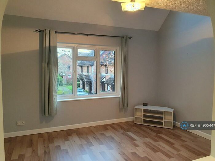2 Bedroom Maisonette To Rent In Dorchester Court, Woking, GU22