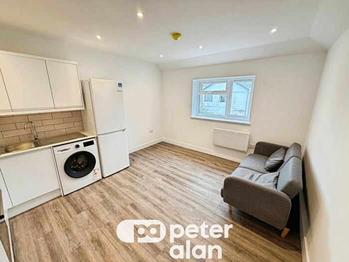 1 Bedroom Flat To Rent In Stacey Road, CF24