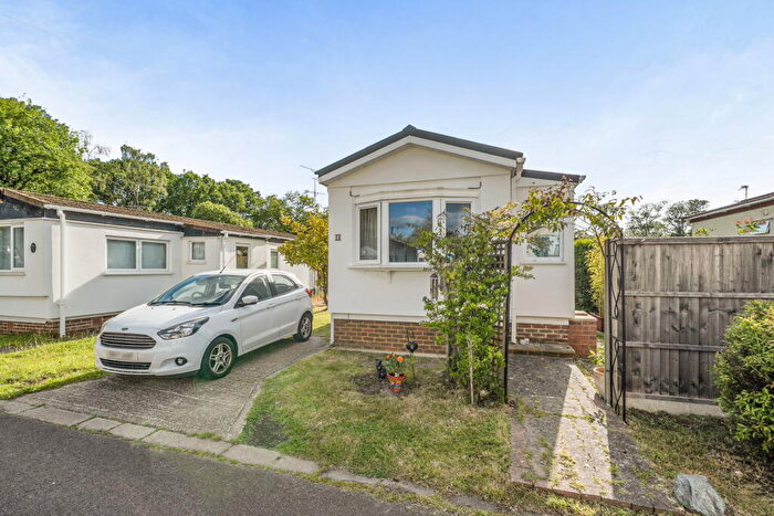 1 Bedroom Mobile Home For Sale In Mytchett Farm Park, Mytchett, Camberley, Surrey, GU16