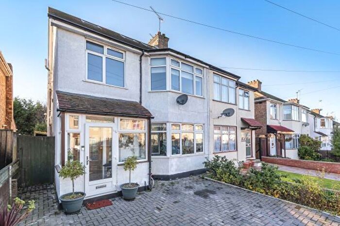 4 Bedroom Semi-Detached House To Rent In Harrow, London, HA1