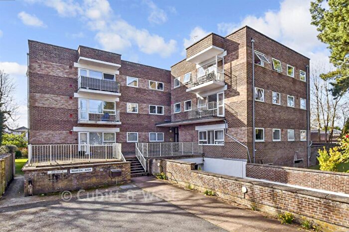 2 Bedroom Flat For Sale In Hawthorn Close, Horsham, West Sussex, RH12