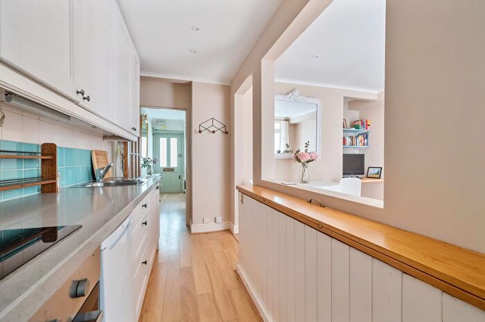 2 Bedroom Apartment To Rent In Ifield Road, Chelsea, SW10