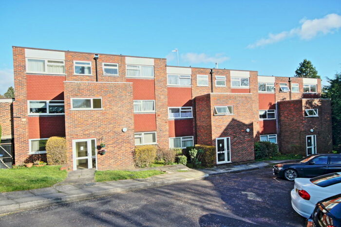 1 Bedroom Flat To Rent In Woodlands Court, Woking, GU22