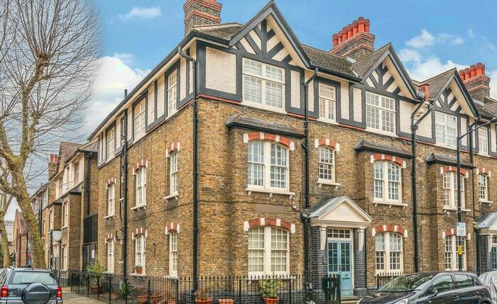 3 Bedroom Apartment To Rent In Burton Grove, London, SE17