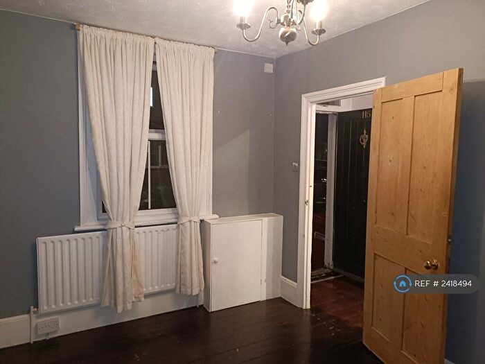 2 Bedroom End Of Terrace House To Rent In Alpha Street South, Slough, SL1
