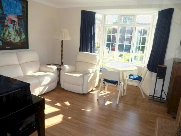 2 Bedroom Flat To Rent In Finchley Court, Ballards Lane, London, N3