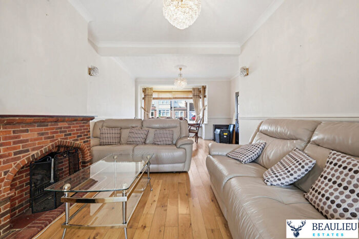 6 Bedroom End Of Terrace House For Sale In Beehive Lane, Gants Hill, IG1
