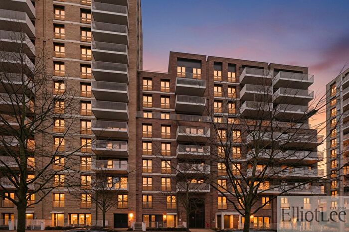 2 Bedroom Flat For Sale In Lakeside Drive, Viscount House, NW10