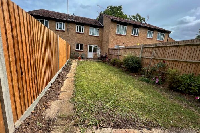 1 Bedroom Maisonette To Rent In Goldsworth Park, Woking, GU21