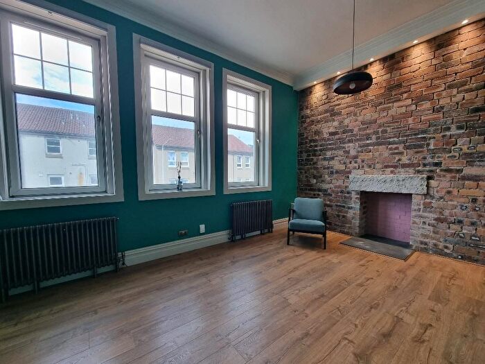 2 Bedroom Maisonette To Rent In Cocklaw Street, Kelty, KY4