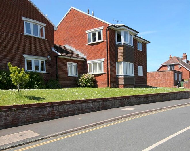 2 Bedroom Flat To Rent In Carisbrooke High Street, Newport, PO30