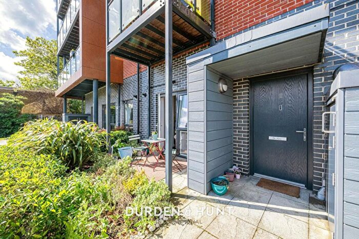 1 Bedroom Apartment For Sale In Gubbins Lane, Harold Wood, RM3