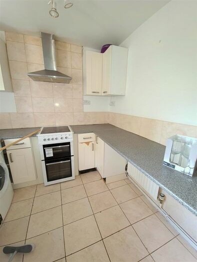 3 Bedroom Flat To Rent In The Quarterdeck, London, E14