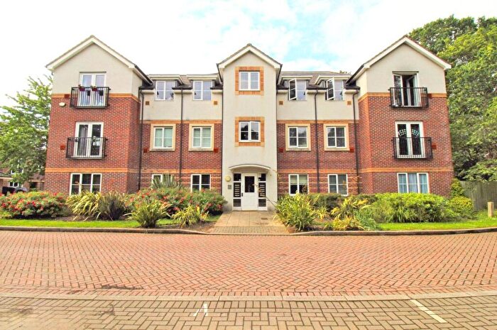 2 Bedroom Flat To Rent In Kingswood Close, Camberley, Surrey, GU15