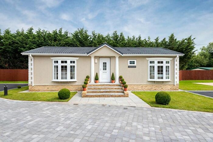 2 Bedroom Park Home For Sale In Countryside Location, Cambs Norfolk Border, PE14