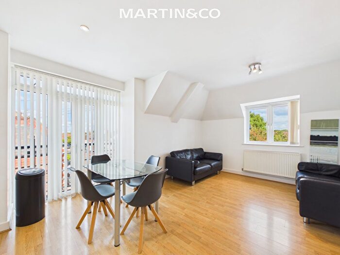 2 Bedroom Flat To Rent In Henley Court, Denham Road, TW20