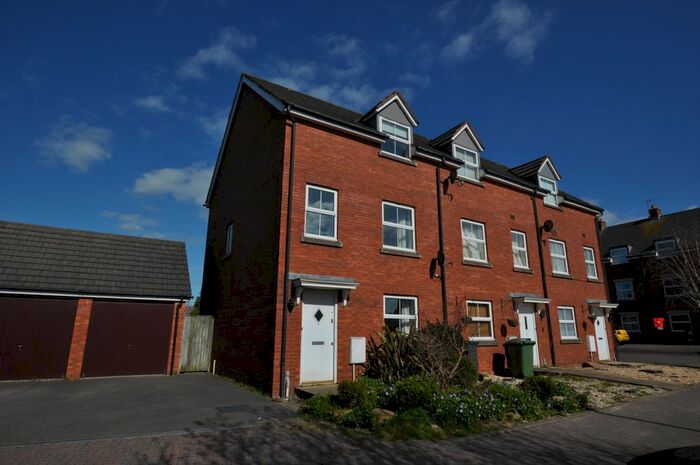 3 Bedroom Town House To Rent In Blackwell Close, Stonehouse, GL10