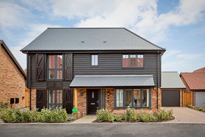 3 Bedroom Detached House For Sale In View Road, Cliffe Woods, ME3
