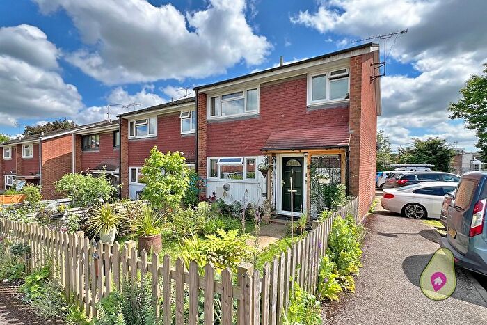 3 Bedroom End Terrace House For Sale In Emmbrook Road, Wokingham, Berkshire, RG41
