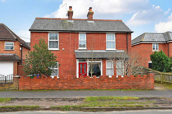 3 Bedroom Detached House For Sale In Highfield Road, Farnborough, GU14