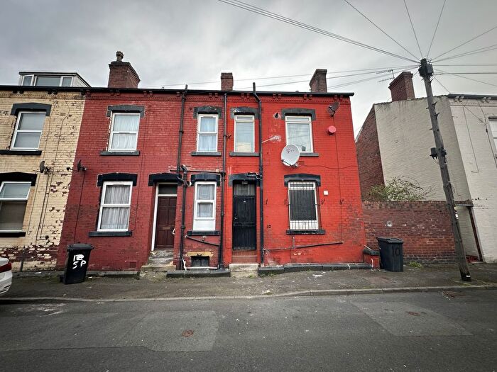 2 Bedroom Terraced House To Rent In Shafton Place, Leeds, LS11