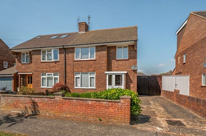 3 Bedroom Semi-detached House For Sale In Arrow Leys, Bedford, MK41