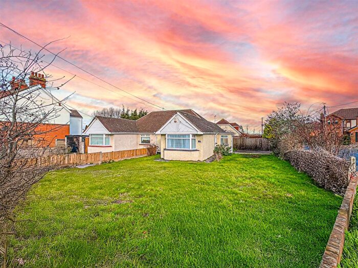 2 Bedroom Semi-Detached Bungalow For Sale In Southend Road, Hockley, SS5